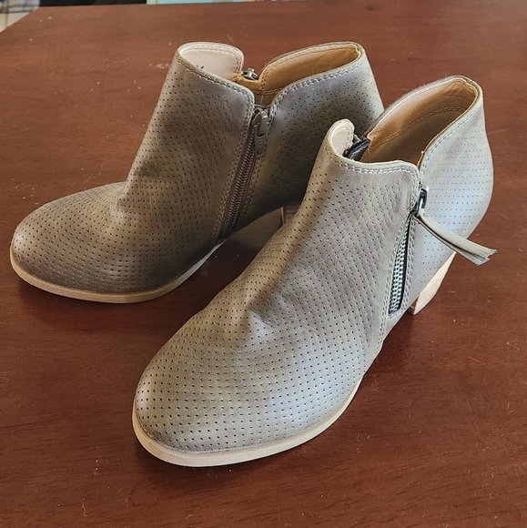 Report Heeled Booties - Picture 4 of 5